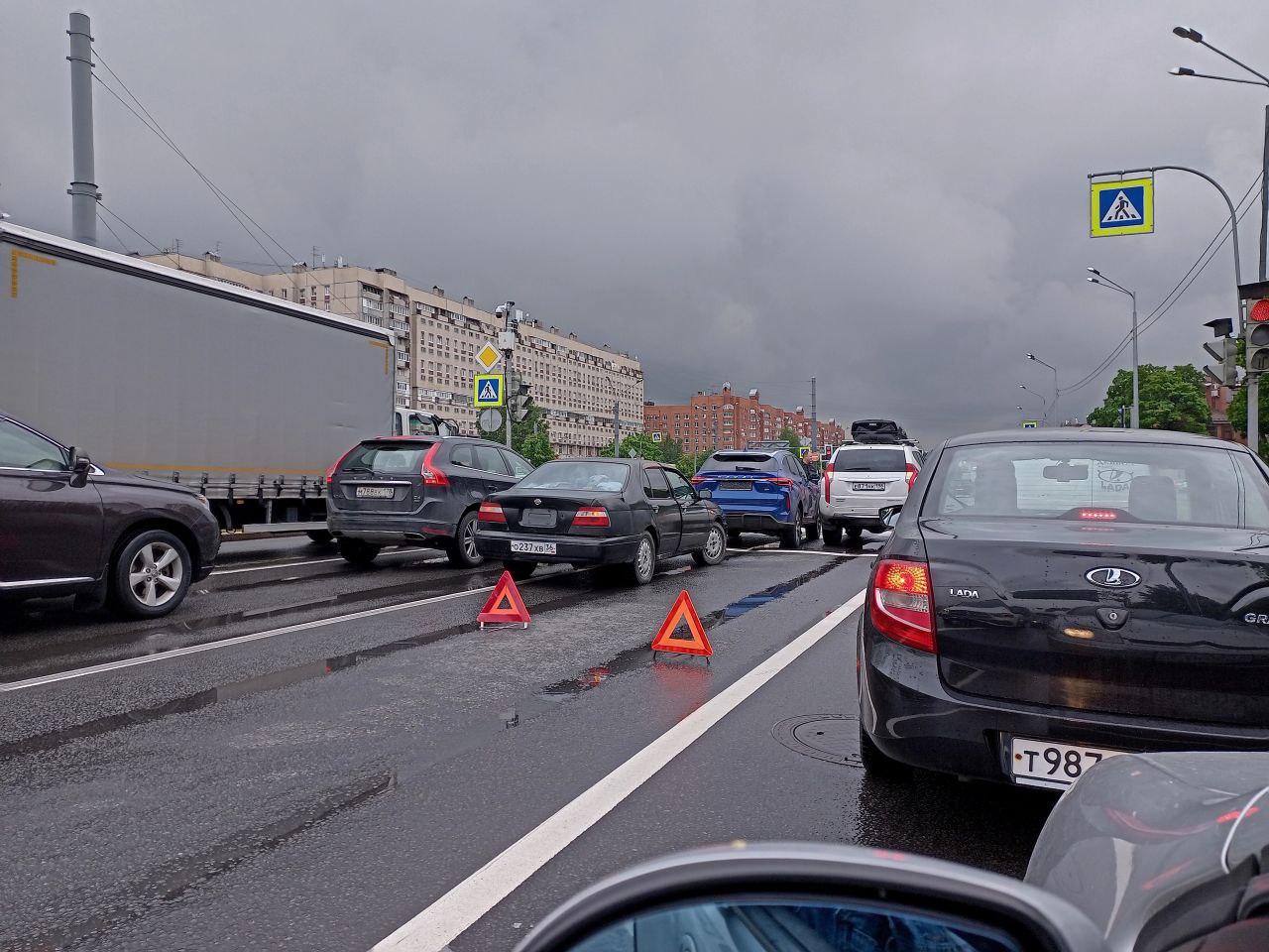 ДТП на Выборгском шоссе у Озерков 13.05. ДТП на Выборгском шоссе вчера.