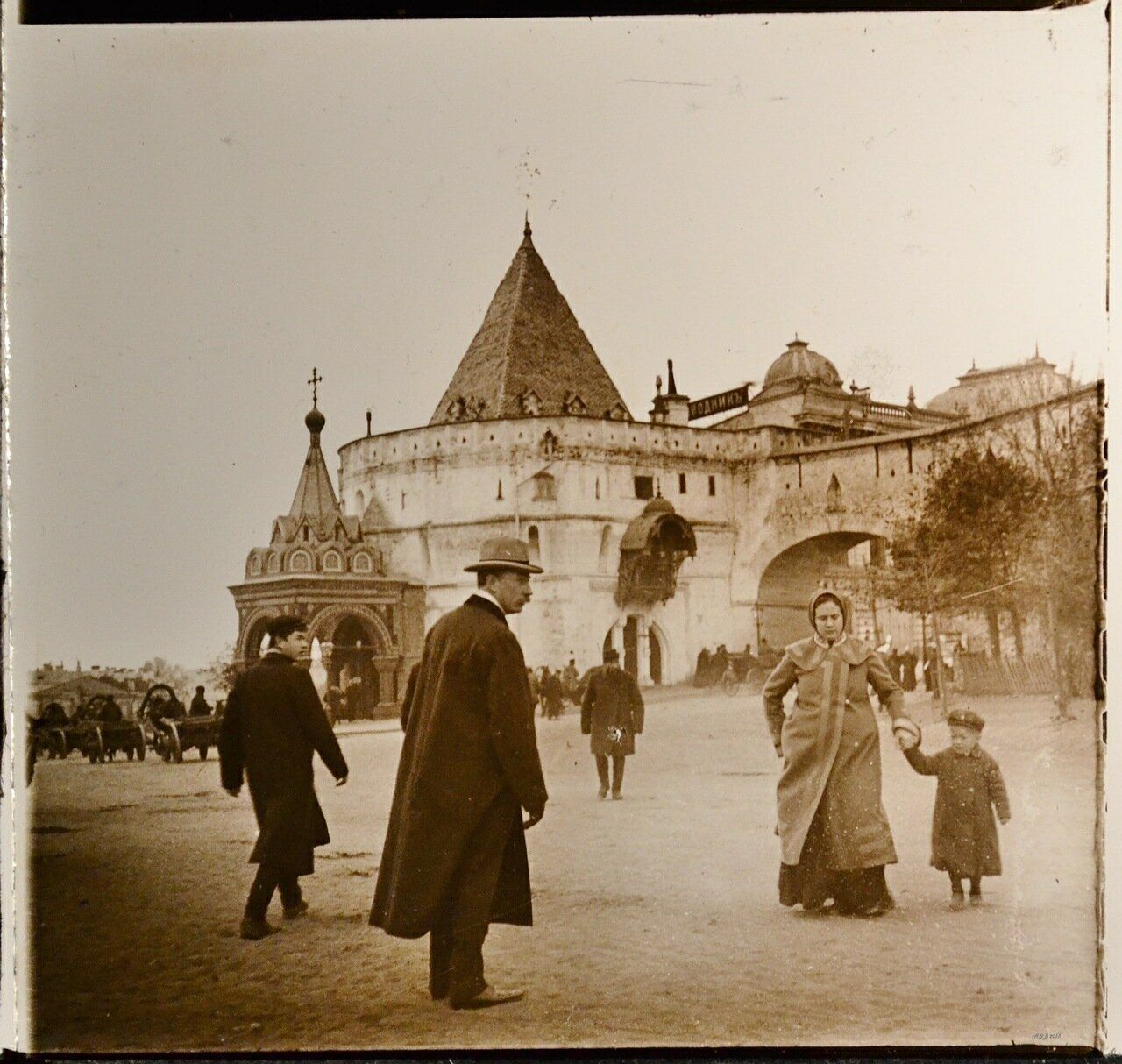 Реальный исторический. Россия 1910 год Москва. Китай город 1530. Варварские ворота Китай-города в Москве. Китайгородская стена 1900.