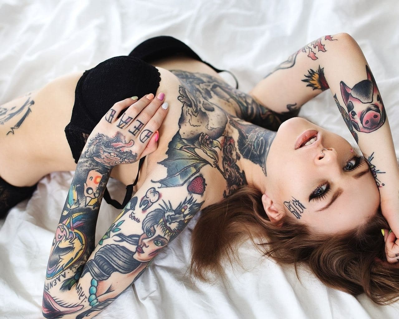 Tattoo girls. Анна Бэтмен Суисайд. Anna Batman 666 keokistar. Анна Бэтмен Суисайд тату модель. Анна Бэтмен 666.