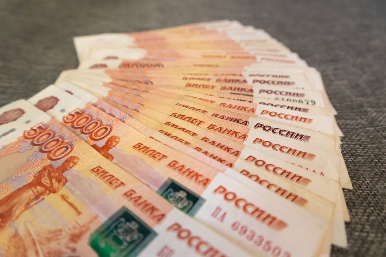 Должен 5 миллионов рублей. Деньги. Деньги картинки. Деньги зарплата. 5 Тысячные купюры.