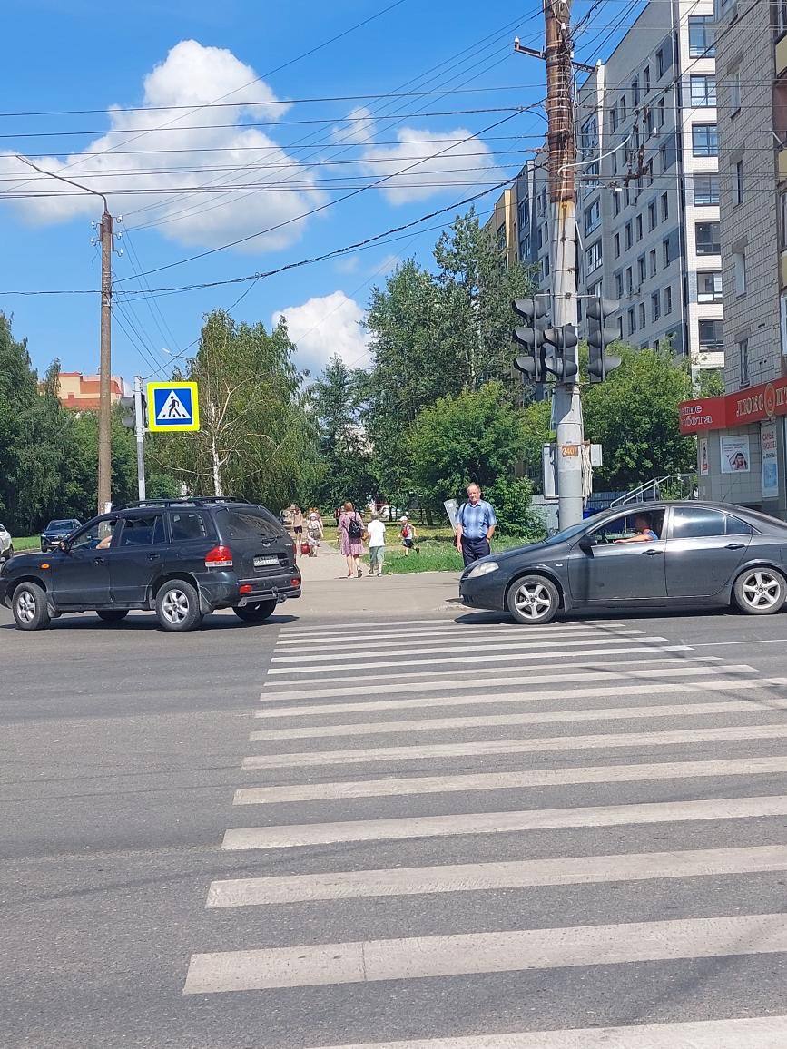 Перекресток октябрьская. Перекресток на Октябрьской.